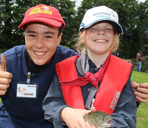 Een onvergetelijke dag voor kinderen door te leren vissen